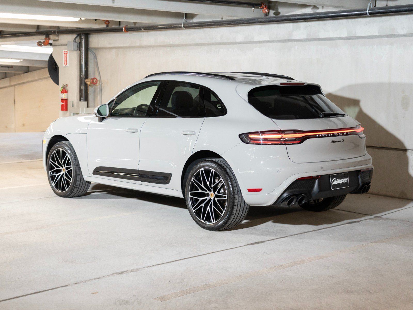Used 2026 Porsche Macan S AWD/4WD image 3