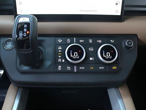 Used 2025 Land Rover Defender 110 V8 image 25