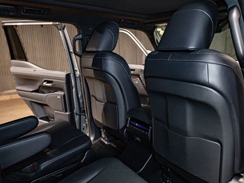 Used 2025 Lexus GX 550 image 31