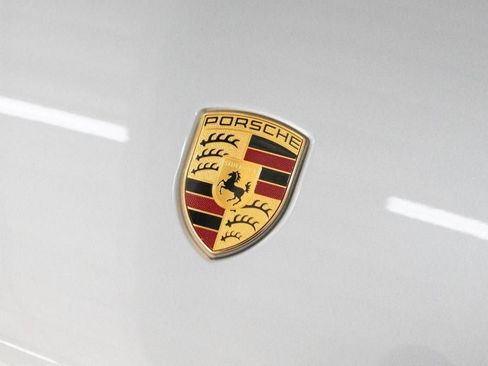 Certified 2026 Porsche Macan AWD/4WD image 9