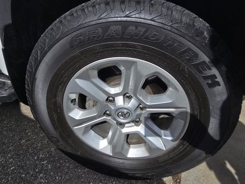 Used 2023 Toyota 4Runner SR5 AWD/4WD image 7