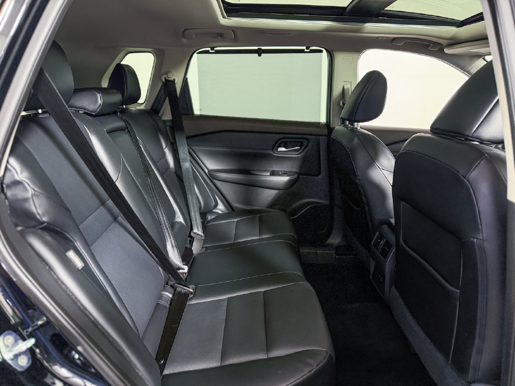 Certified 2022 Nissan Rogue SV w/ SV Premium Package AWD/4WD image 39