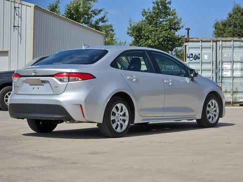 Used 2025 Toyota Corolla LE FWD image 5