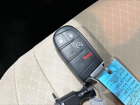 Used 2019 Jeep Grand Cherokee Laredo AWD/4WD image 12