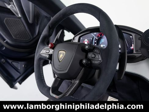 Used 2025 Lamborghini Revuelto image 33