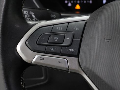 Used 2024 Volkswagen Tiguan SE image 8