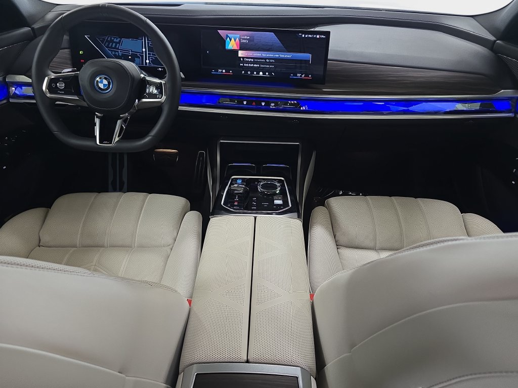 Used 2023 BMW i7 xDrive60 AWD/4WD image 12