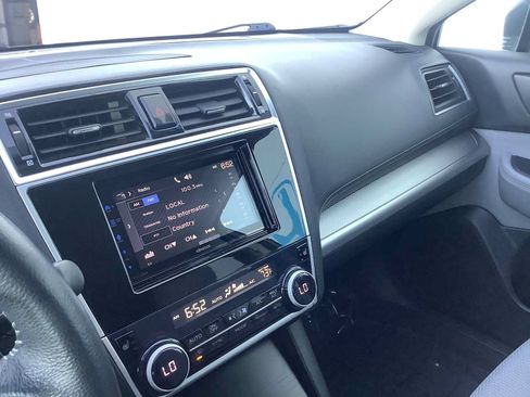 Used 2018 Subaru Outback 2.5i Premium AWD/4WD image 17