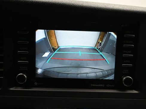 Used 2018 Toyota Sienna LE w/ Carpet Mat Package FWD image 18