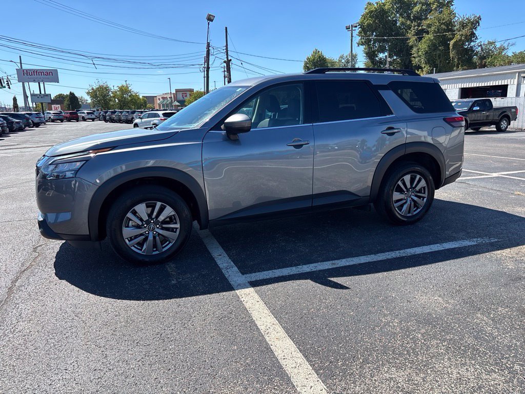 Used 2025 Nissan Pathfinder SV AWD/4WD image 4