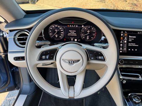 Used 2023 Bentley Flying Spur W12 image 20