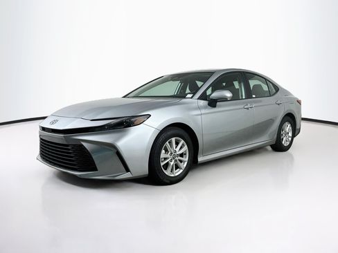 Used 2025 Toyota Camry LE FWD image 3
