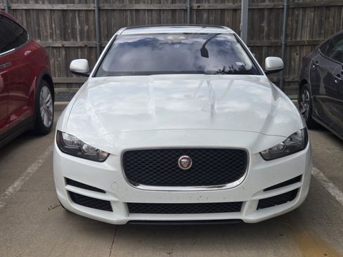 Used 2018 Jaguar XE RWD image 2