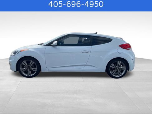 Used 2016 Hyundai Veloster w/ Option Group 02 FWD image 2
