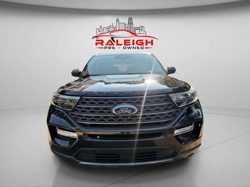 Used 2021 Ford Explorer XLT w/ Equipment Group 202A image 5