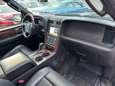 Used 2016 Lincoln Navigator Select image 30
