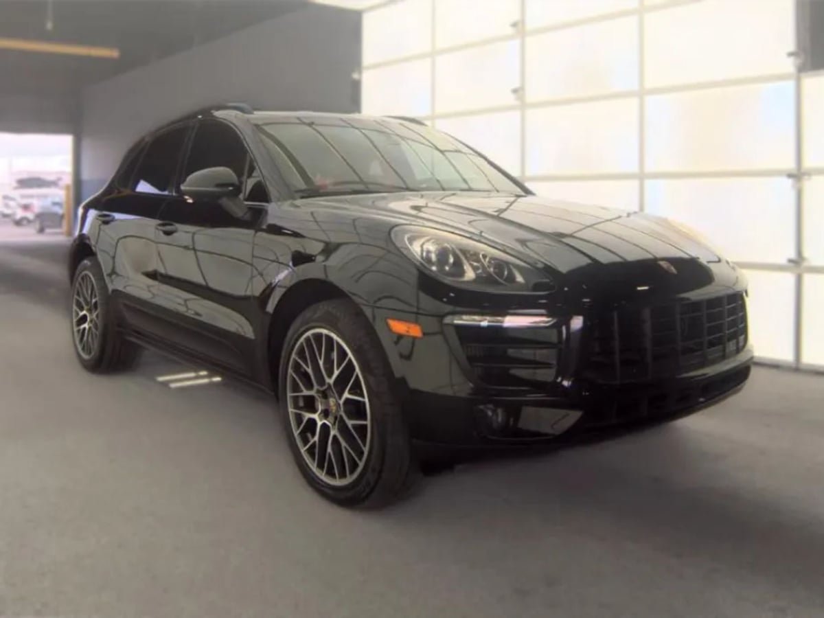 Used 2015 Porsche Macan S w/ Infotainment Package AWD/4WD image 2