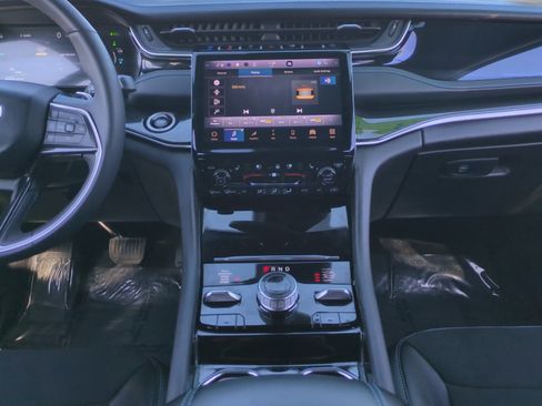 Used 2023 Jeep Grand Cherokee Trailhawk image 11