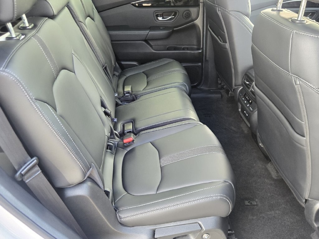 Certified 2025 Honda Pilot Touring image 18