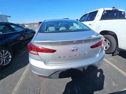 Used 2020 Hyundai Elantra SE w/ Convenience Package (C2) image 4