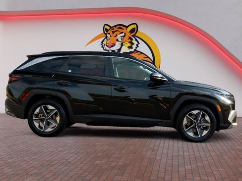 Used 2025 Hyundai Tucson SEL FWD image 4