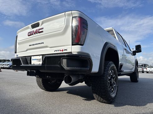 Used 2025 GMC Sierra 2500 AT4X AWD/4WD image 10