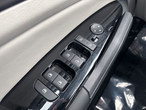 Used 2025 Kia Sportage EX image 17