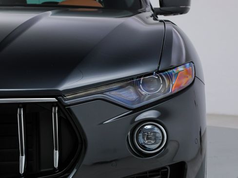 Certified 2023 Maserati Levante GT AWD/4WD image 10