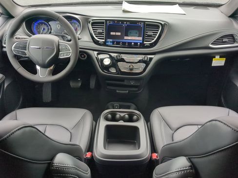 New 2026 Chrysler Pacifica Select image 13