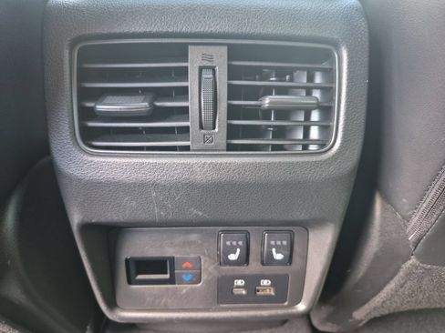 Used 2023 Nissan Rogue Platinum AWD/4WD image 26