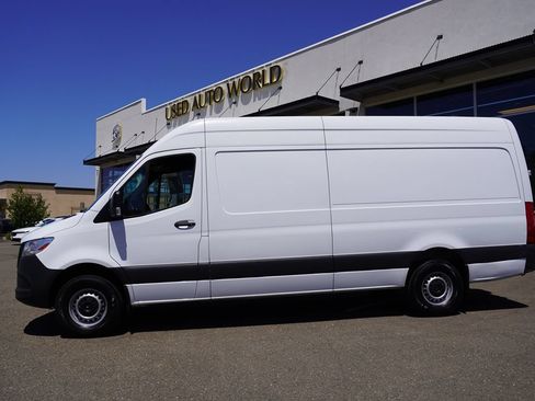 Used 2022 Mercedes-Benz Sprinter 2500 image 3