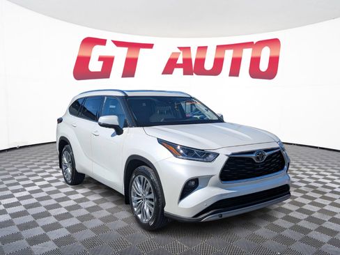 Used 2021 Toyota Highlander Platinum AWD/4WD image 1