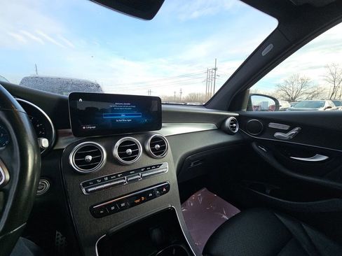 Used 2022 Mercedes-Benz GLC 300 4MATIC w/ AMG Line image 2