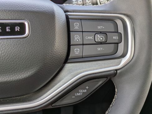 Used 2025 Jeep Wagoneer L Series III image 21