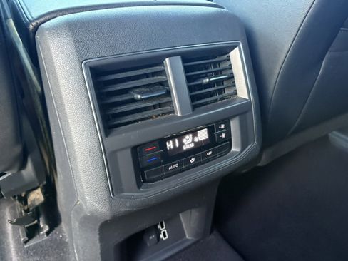 Used 2018 Volkswagen Atlas SE w/ R-Line Package image 23