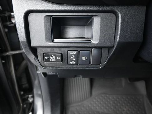 Used 2019 Toyota Tacoma TRD Sport AWD/4WD image 17