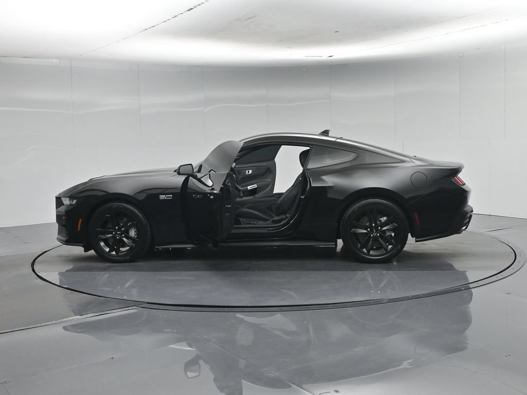Used 2024 Ford Mustang GT RWD image 4