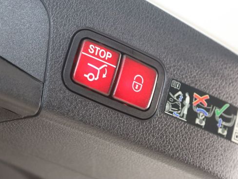 Used 2025 Mercedes-Benz GLE 450 4MATIC image 52