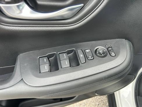 Used 2023 Honda HR-V LX image 13