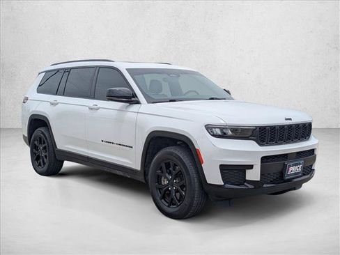 Used 2024 Jeep Grand Cherokee L Altitude RWD image 3