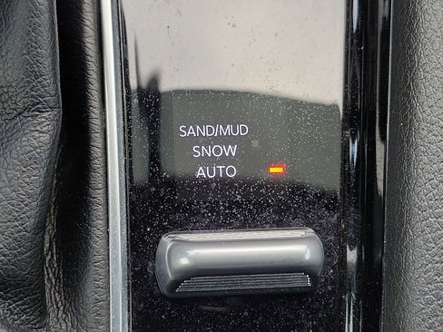 Used 2023 Jeep Compass Limited image 16