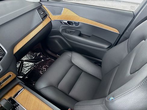 Certified 2025 Volvo XC90 B6 Plus AWD/4WD image 24