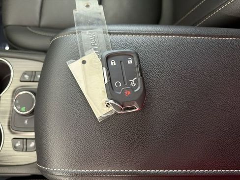 Certified 2023 GMC Acadia SLT image 35