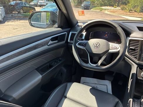 Used 2023 Volkswagen Atlas Cross Sport SE w/ Black Wheel Package AWD/4WD image 17
