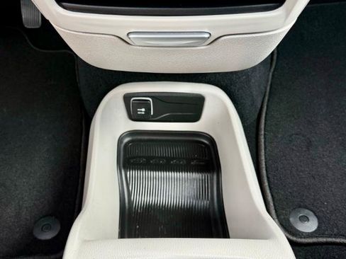 Used 2024 Chrysler Voyager LX FWD image 27