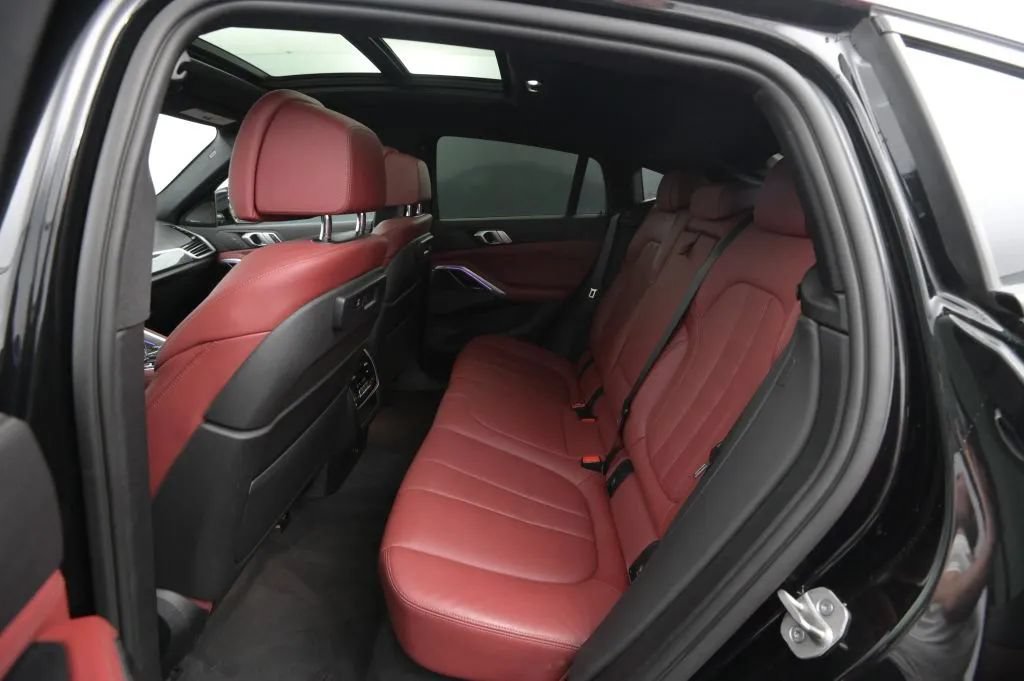 Used 2021 BMW X6 M50i AWD/4WD image 33