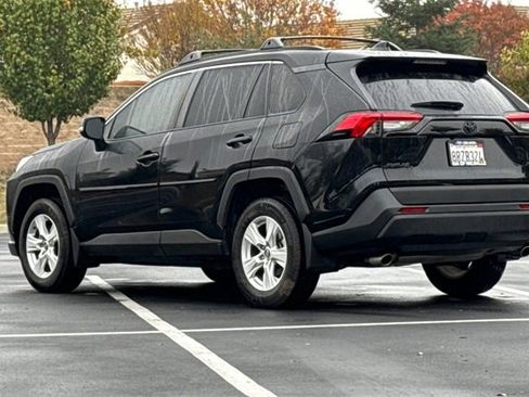 Used 2020 Toyota RAV4 XLE image 8