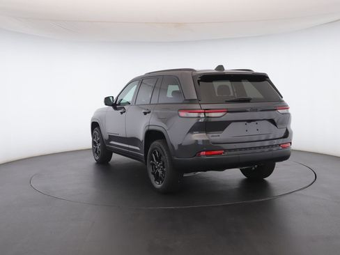 New 2025 Jeep Grand Cherokee Altitude image 24