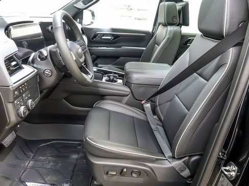 New 2026 Chevrolet Suburban Premier image 8