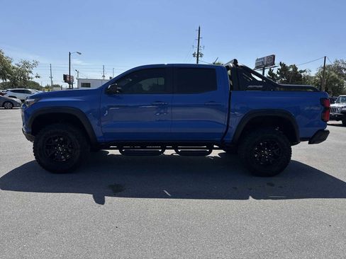 Used 2025 Chevrolet Colorado ZR2 w/ Midnight Edition AWD/4WD image 3